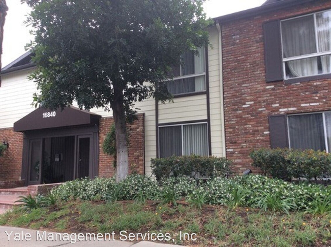 Foto principal - 16840 Chatsworth St