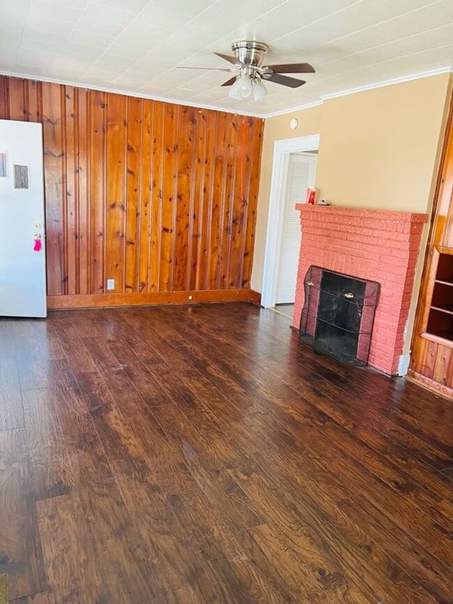 Building Photo - 1st floor 1 bedroom apartment ready now