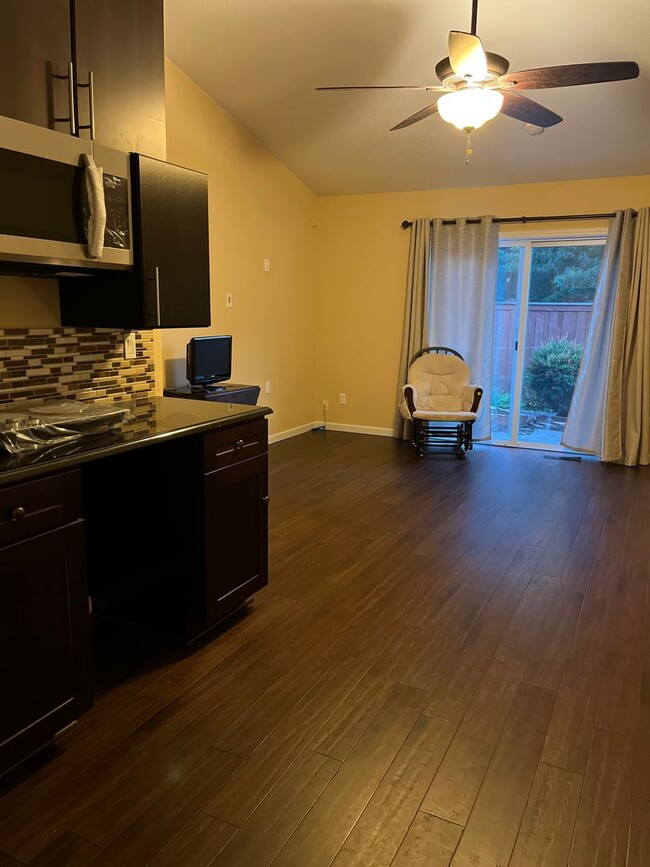 Photo - 433 NE 49th Ave Apartment