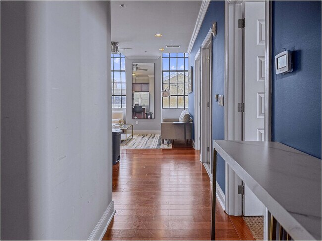 Building Photo - 1421 N 5th St