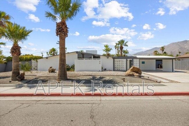 Foto del edificio - 915 E Racquet Club Rd