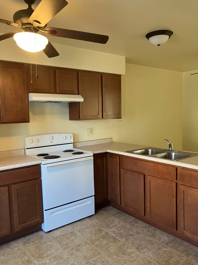 Building Photo - 160 S Tomagene Dr