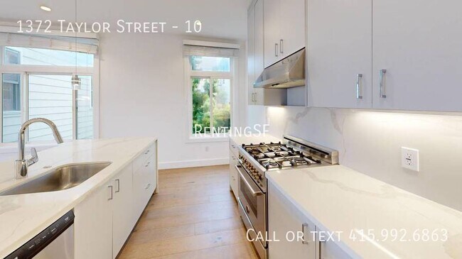 Foto del edificio - Spacious 4 Bed/3 Bath Apartment in Prime L...