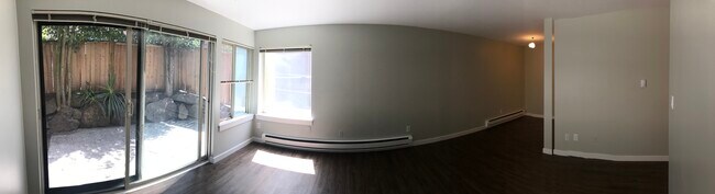 Living area with private patio - 1307 E John St