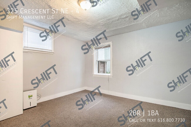 Building Photo - 325 Crescent St NE