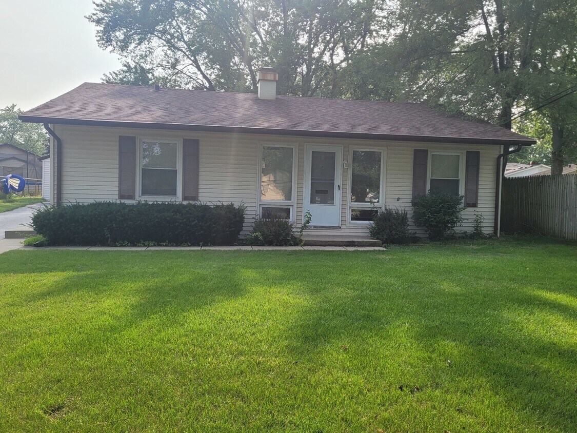 Primary Photo - 3 McCabe Dr
