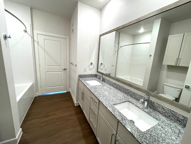 Foto del edificio - 2300 N Friendship Rd