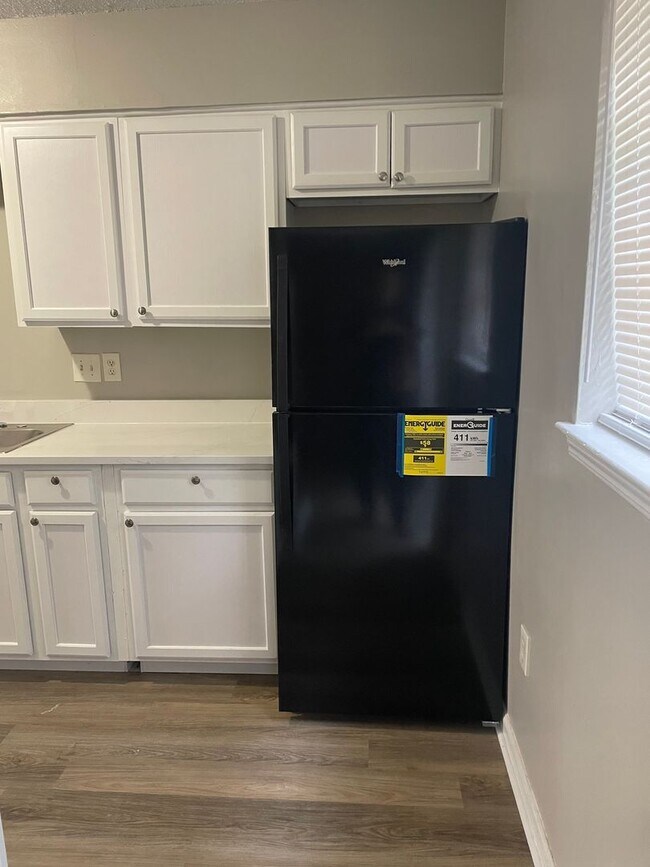 Building Photo - Remodeled 3 bedroom 2 bath