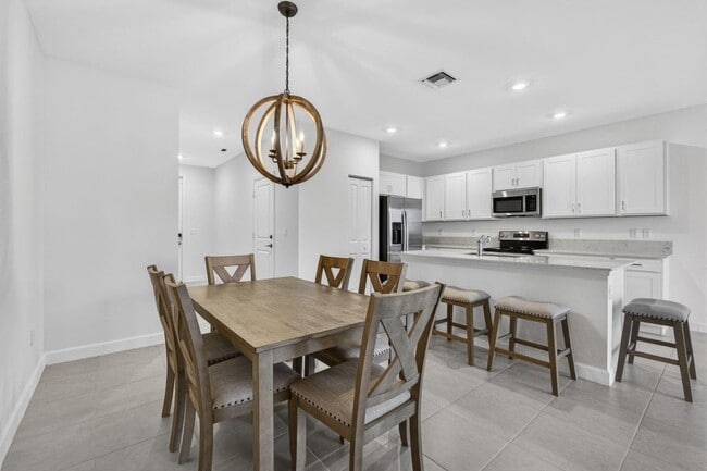 Foto del edificio - 846 SE Grovebush Ln