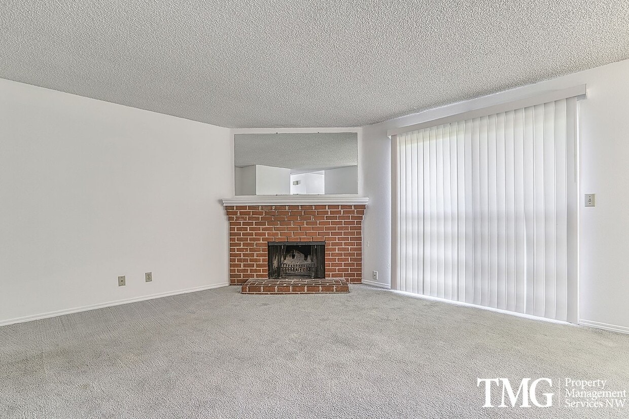 Primary Photo - 1 Bed 1 Bath Condo w/ Garage in Gated Comm...