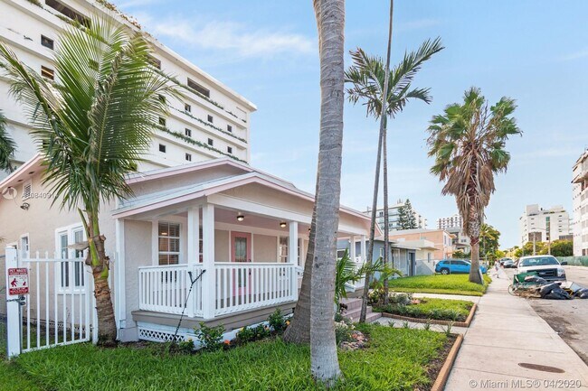 Building Photo - 708 NE 26th St