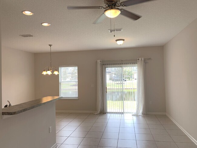 Foto del edificio - Moultrie Village Townhome with two ensuite bedrooms!