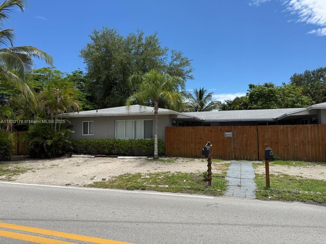 Foto del edificio - 600 NW 18th St
