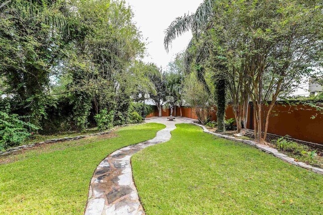 Foto del edificio - 503 W Avon Ct