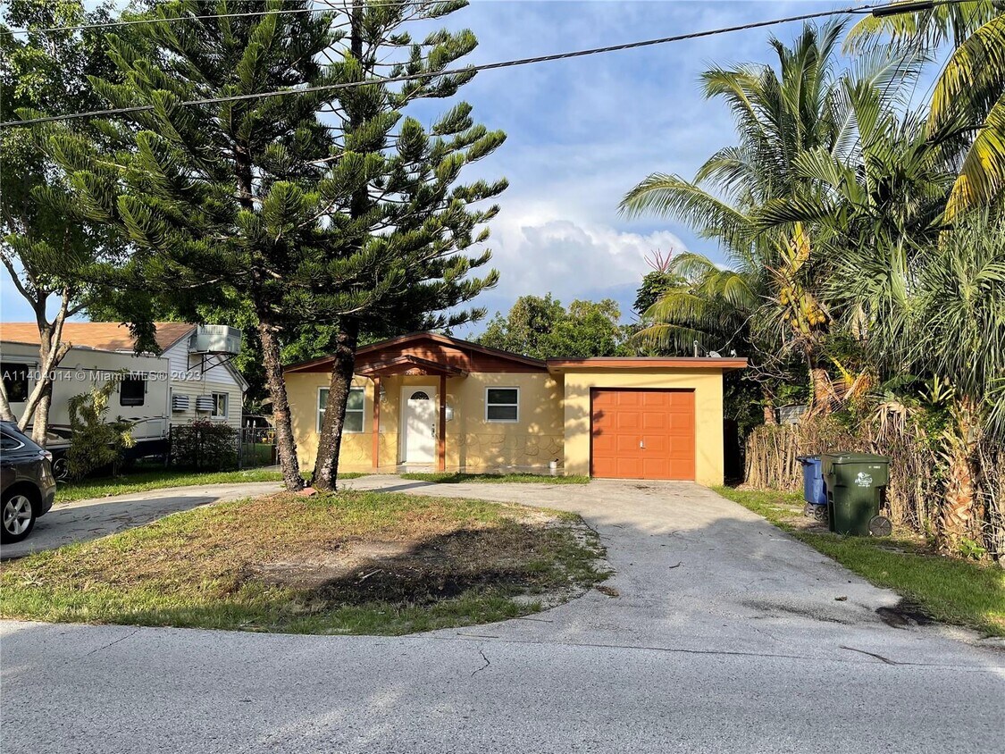 221 SW 6th Ave, Hallandale Beach, FL 33009 House for Rent in