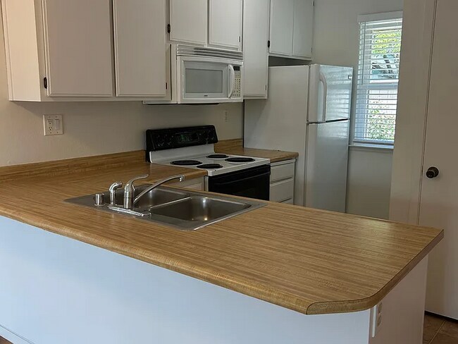 Foto del edificio - 211 Stony Point Rd