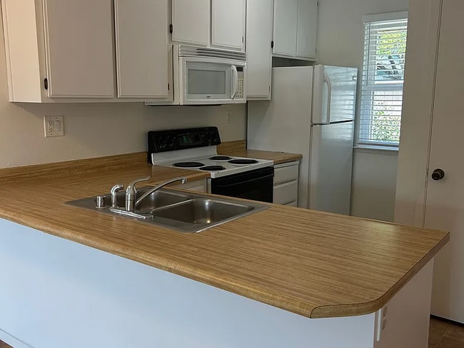 Building Photo - 211 Stony Point Rd