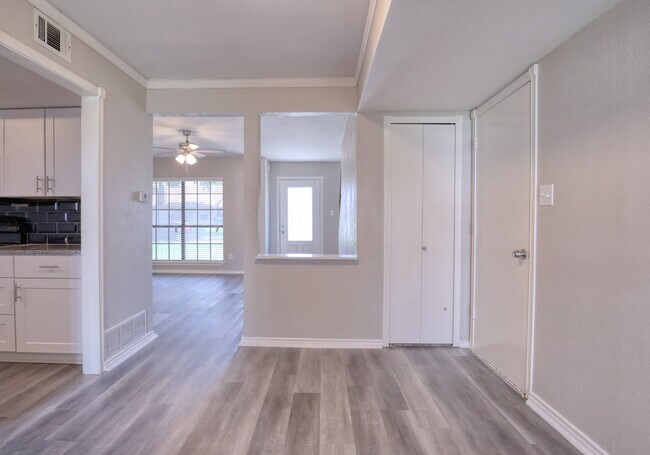 Building Photo - 4500 Hale St
