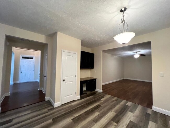 Building Photo - 2458 Market Hill Dr