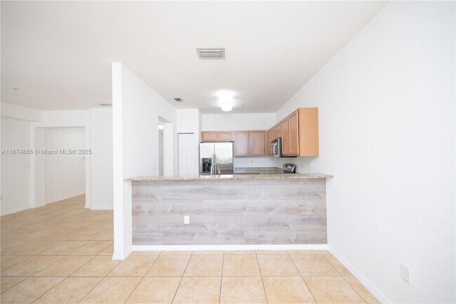 Building Photo - 10870 NW 88th Ter