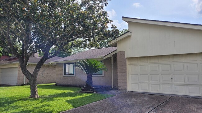 Foto del edificio - 16818 Dutch Ridge Dr