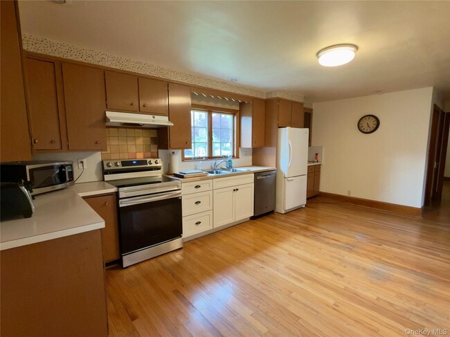 Building Photo - 51 Horseshoe Dr