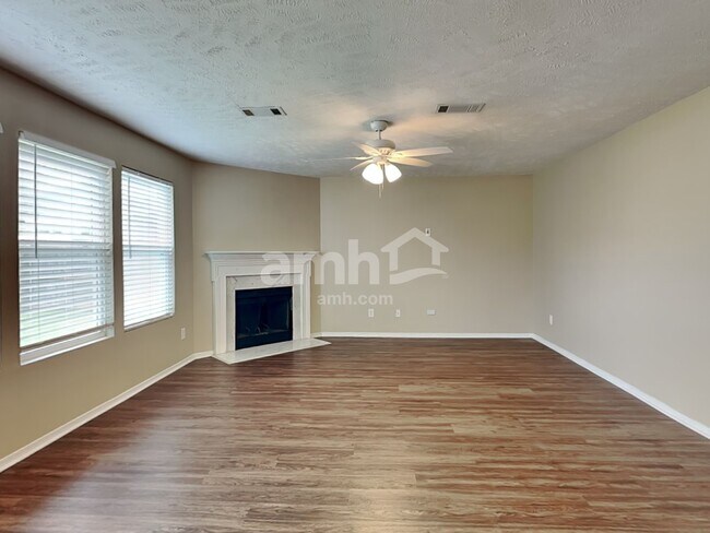 Foto del edificio - 1215 Lasalle Dr