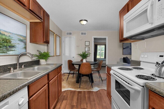Foto del edificio - 100 McKeough Ave