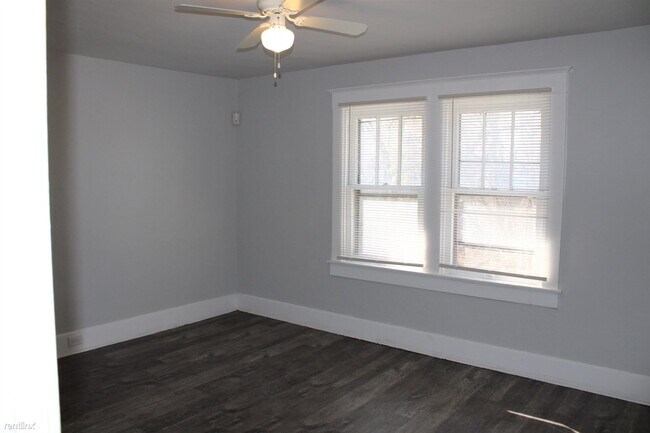 Building Photo - 3 br, 1.5 bath Duplex - 3029 Boulevard Place