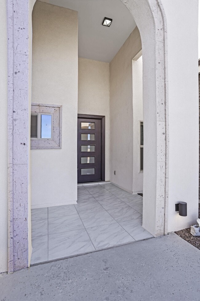 Building Photo - 6724 Rio Haciendas