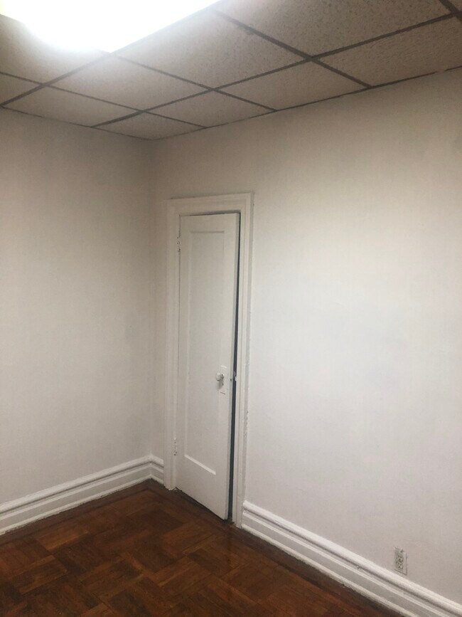 Foto del edificio - 1590 E 22nd St