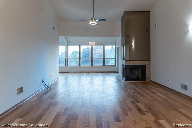 Foto del edificio - 875 Green View Ct