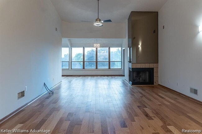 Building Photo - 875 Green View Ct