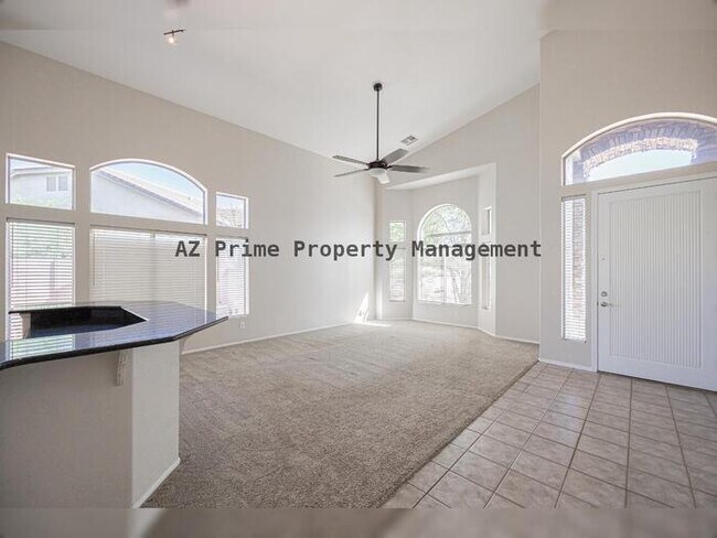 Foto del edificio - 3430 N Mountain Ridge