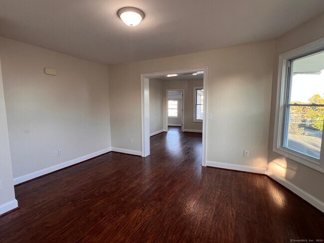 Foto del edificio - 385 Ridgefield Ave