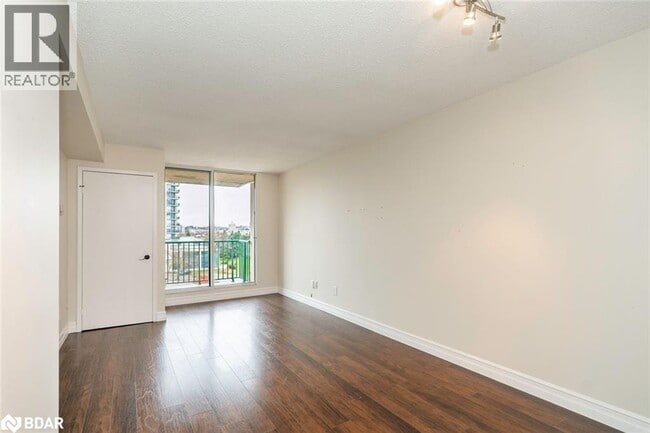 Building Photo - 75 Ellen St