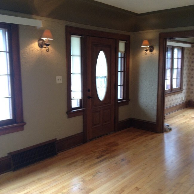 Foto del edificio - West Allis 3 Bedroom Single Family