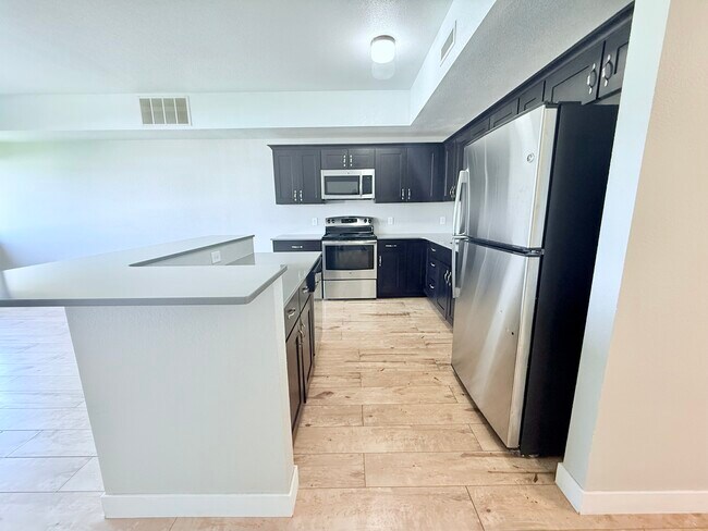 Cocina - 221 E 5th St