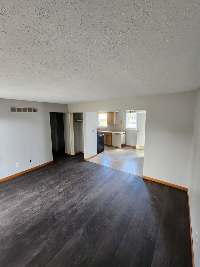 Building Photo - 4314 Dahlia Dr