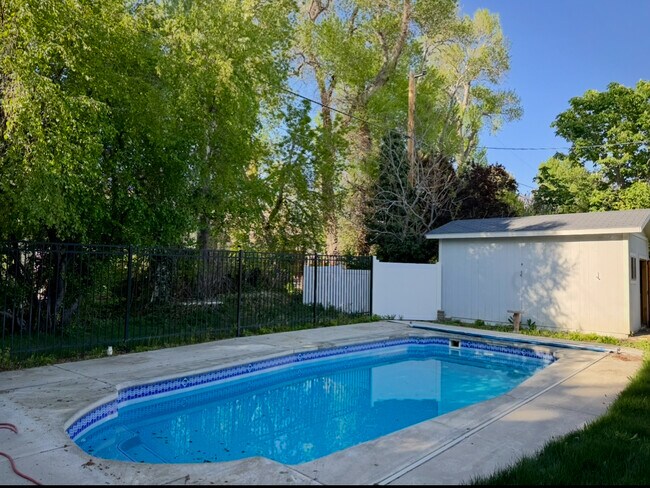 Foto del edificio - 2129 Creek Way