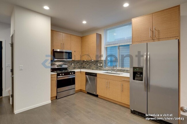 Building Photo - 4813 Delridge Wy SW