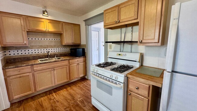 Foto del edificio - 937 Leonard St NW