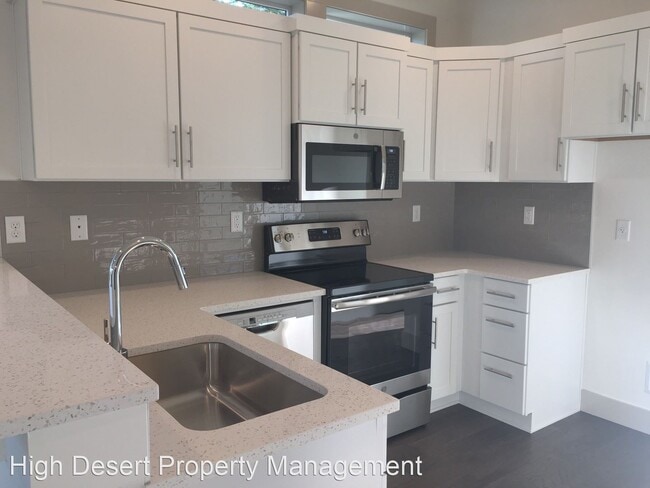 Building Photo - 2 br, 1 bath House - 60991 SE Sweet Pea Dr #2