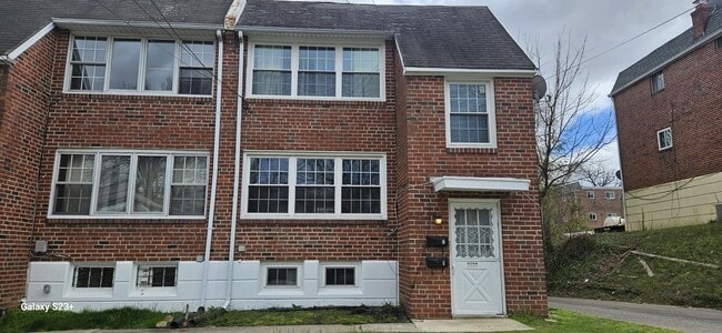 Building Photo - 3220 Albemarle Ave
