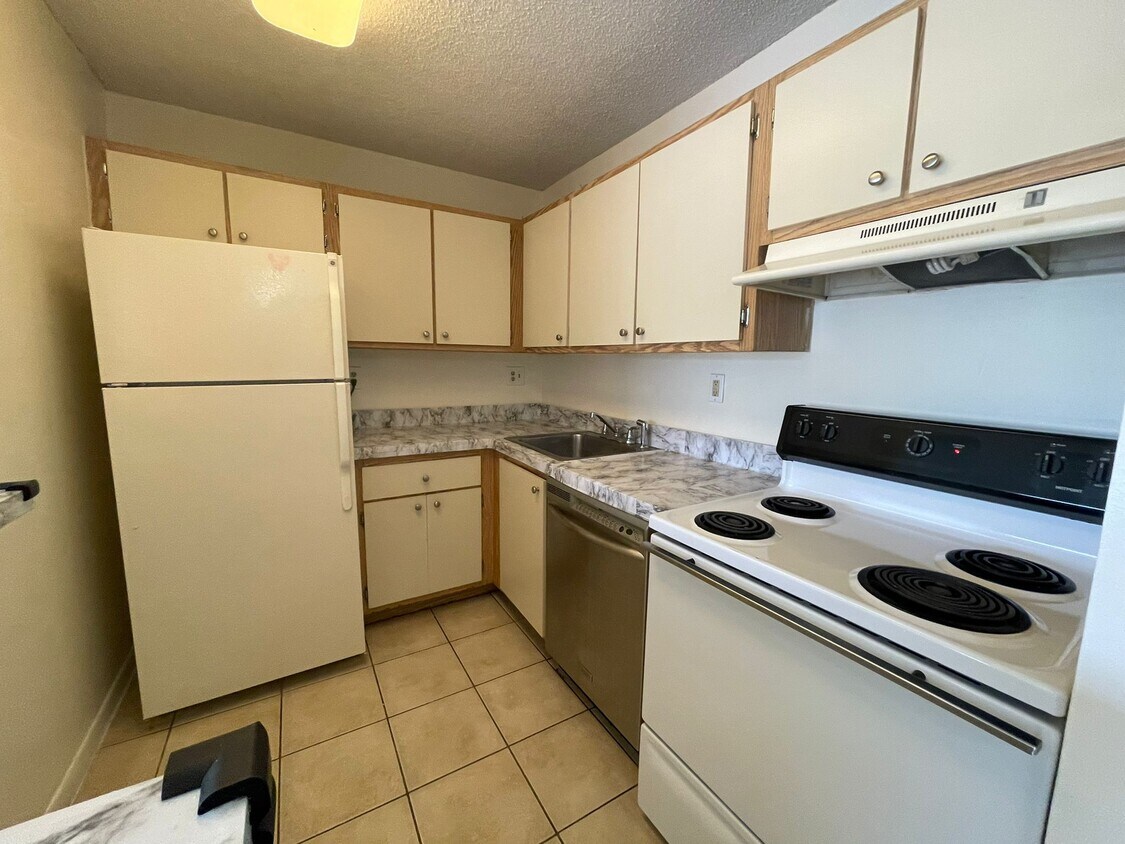 Primary Photo - 7100 NW 179th St