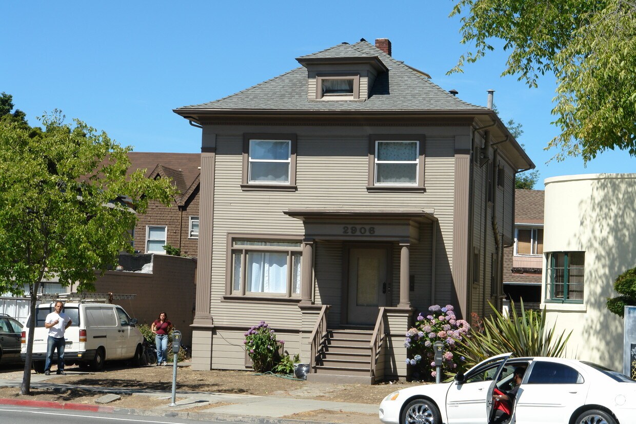 Building Photo - 2906 Telegraph Ave