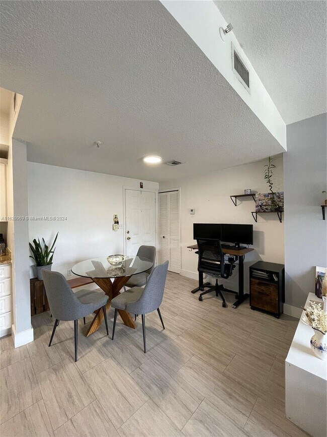 Foto del edificio - 3500 Coral Way