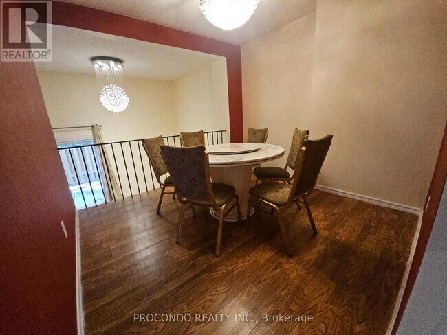 Photo du bâtiment - 74 Timberbank Blvd