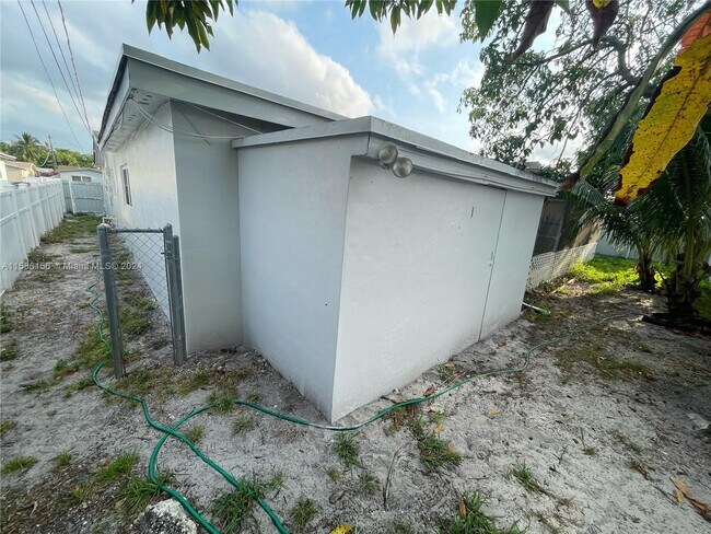 Building Photo - 7725 Grandview Blvd