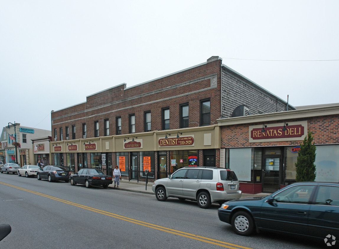 175181 Post Ave, Westbury, NY 11590 Apartments in Westbury, NY